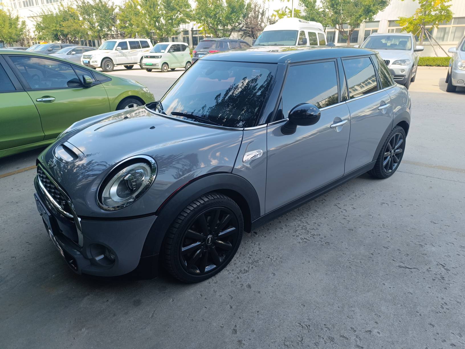 Car image 1