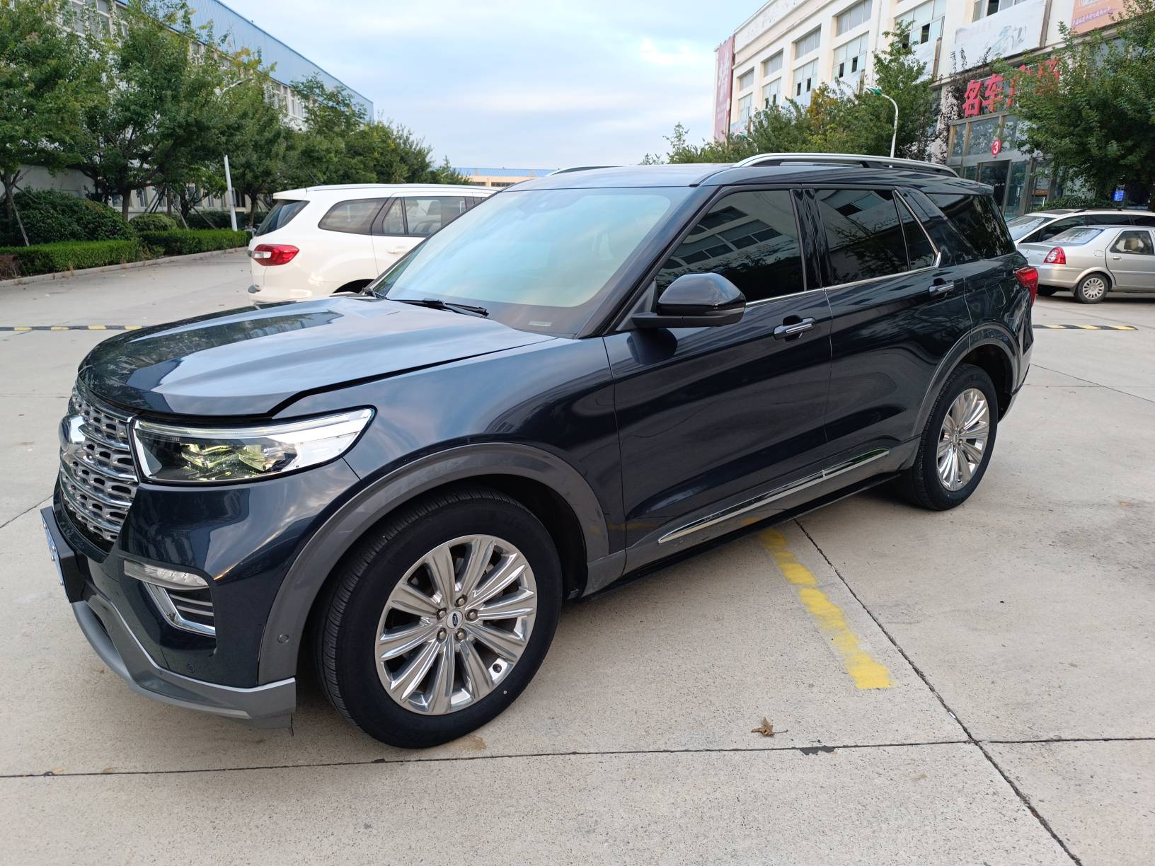 Car image 1